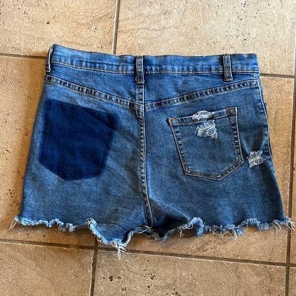 Lolo Jean shorts - Picture 2 of 8